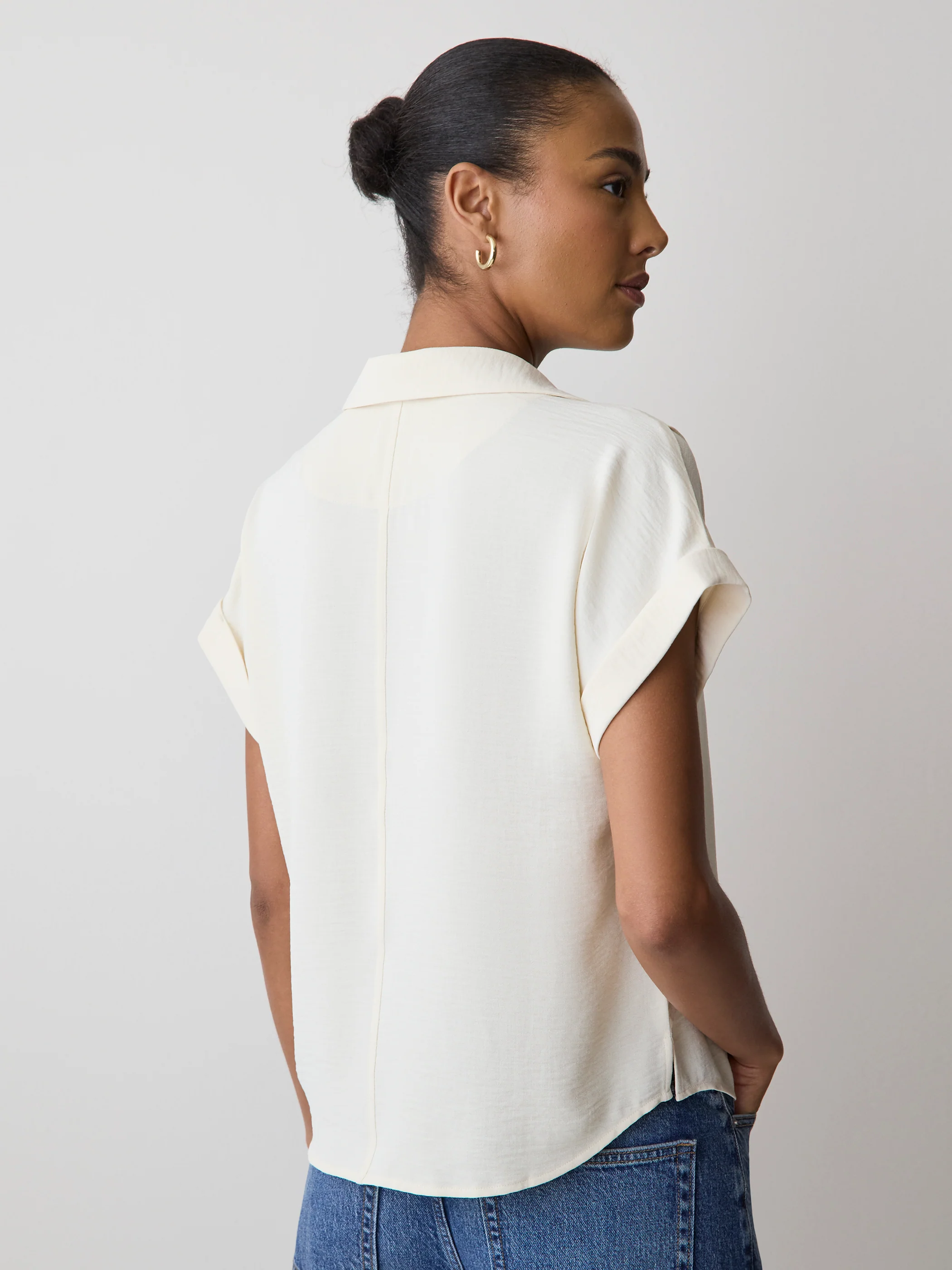Short-Sleeve Buttoned-Down Blouse - Image 21