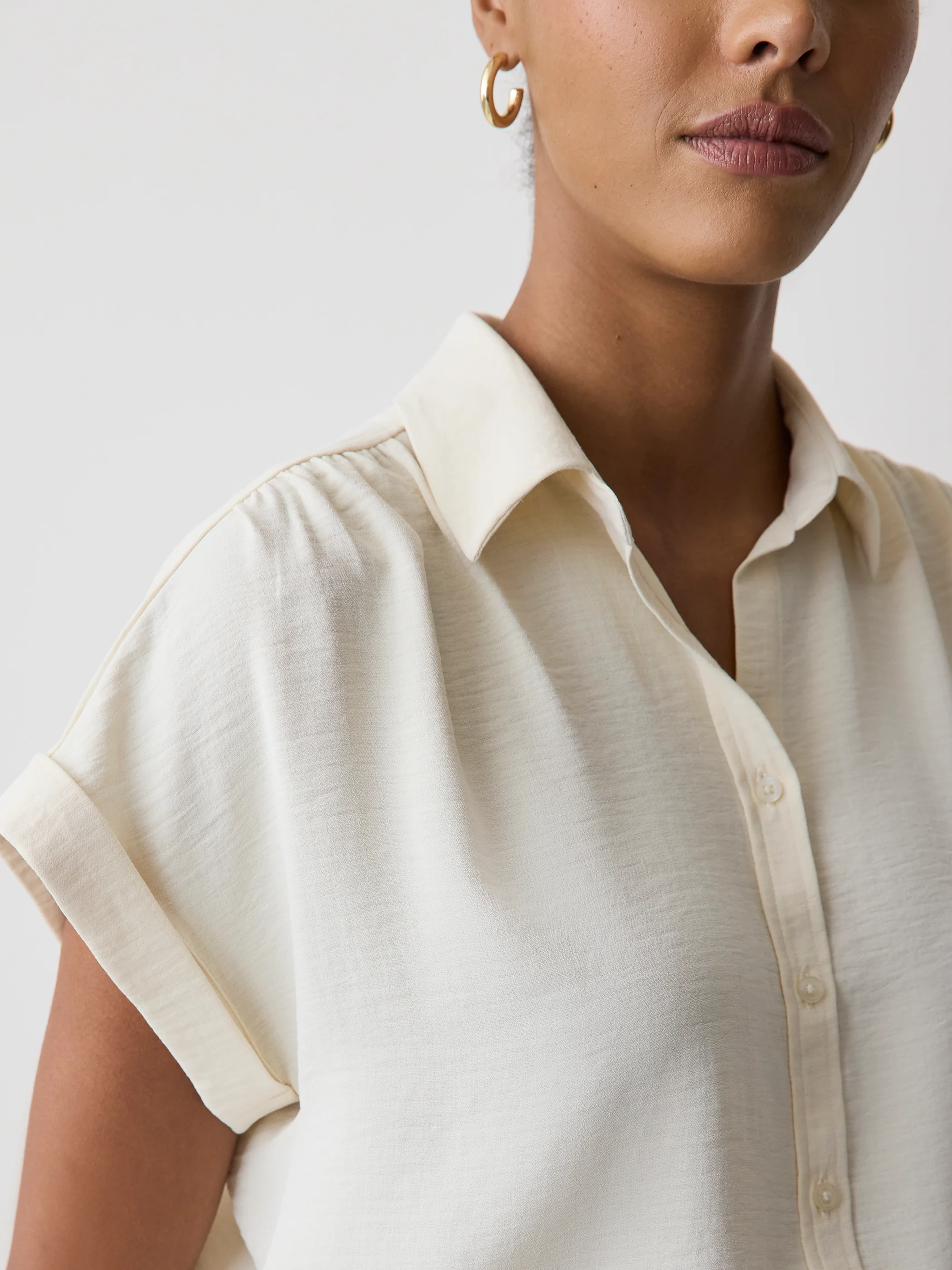 Short-Sleeve Buttoned-Down Blouse - Image 22