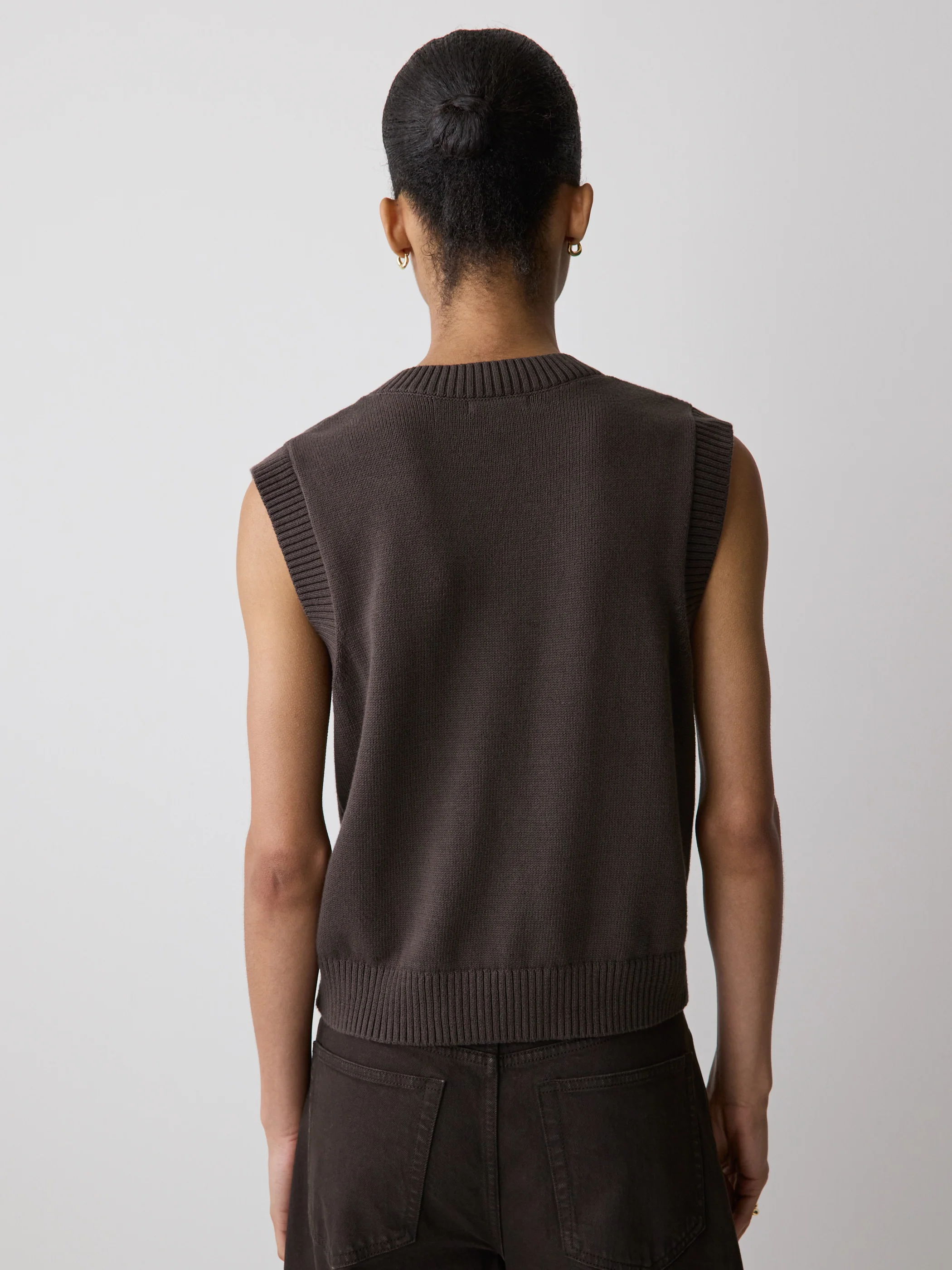 Sleeveless Crew-Neck Sweater Vest - Image 3