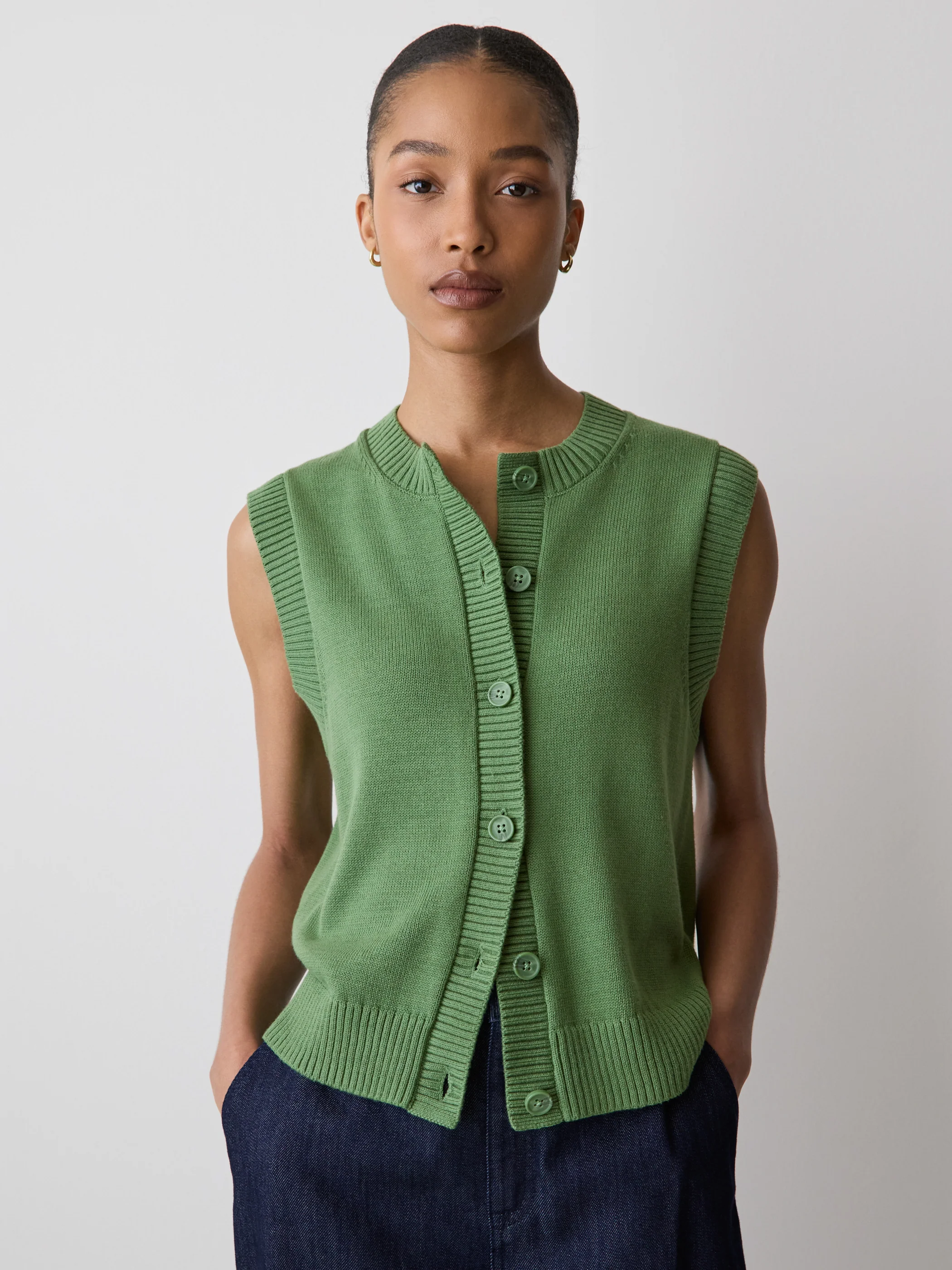 Sleeveless Crew-Neck Sweater Vest - Image 6