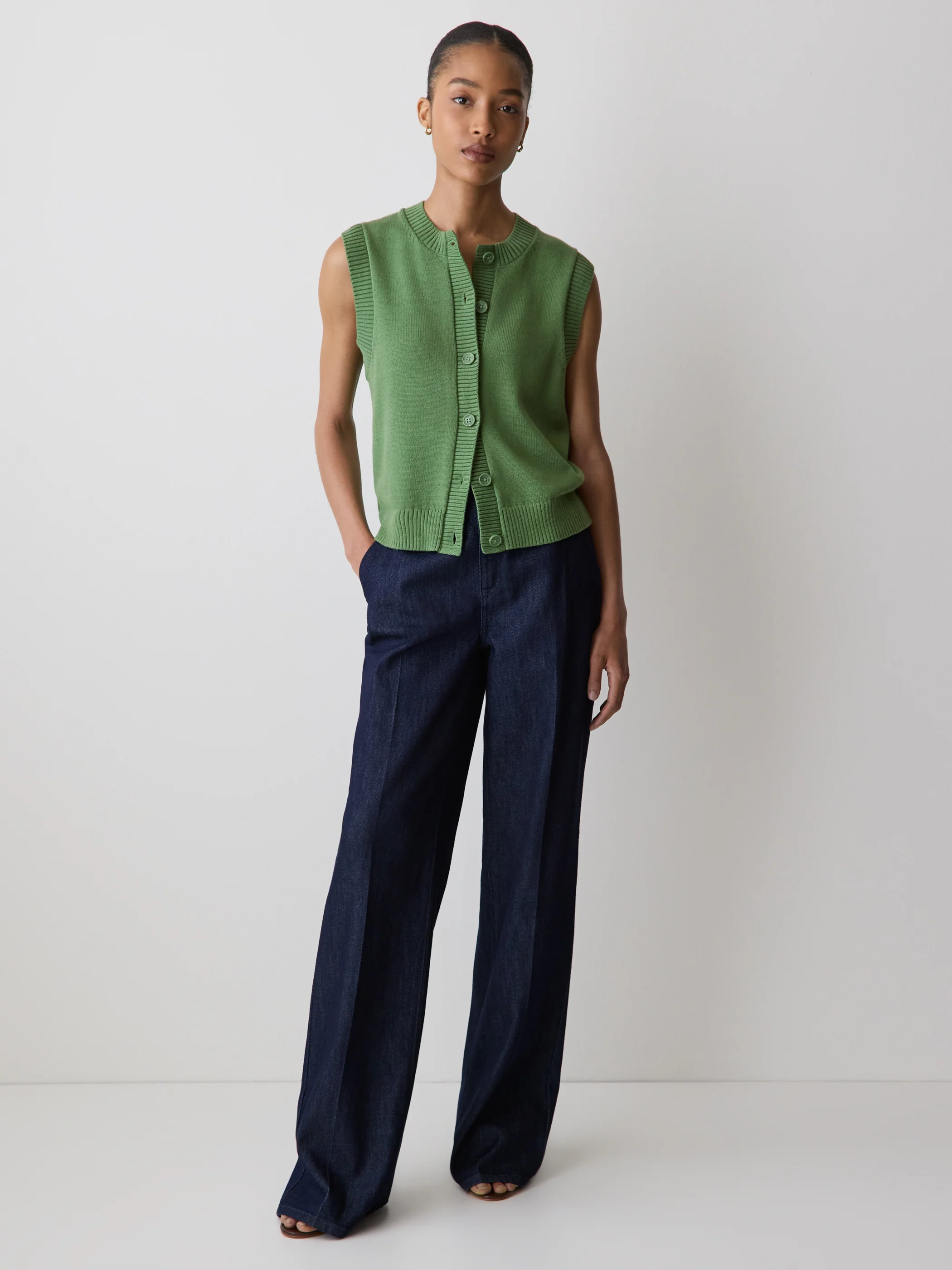 Sleeveless Crew-Neck Sweater Vest - Image 7