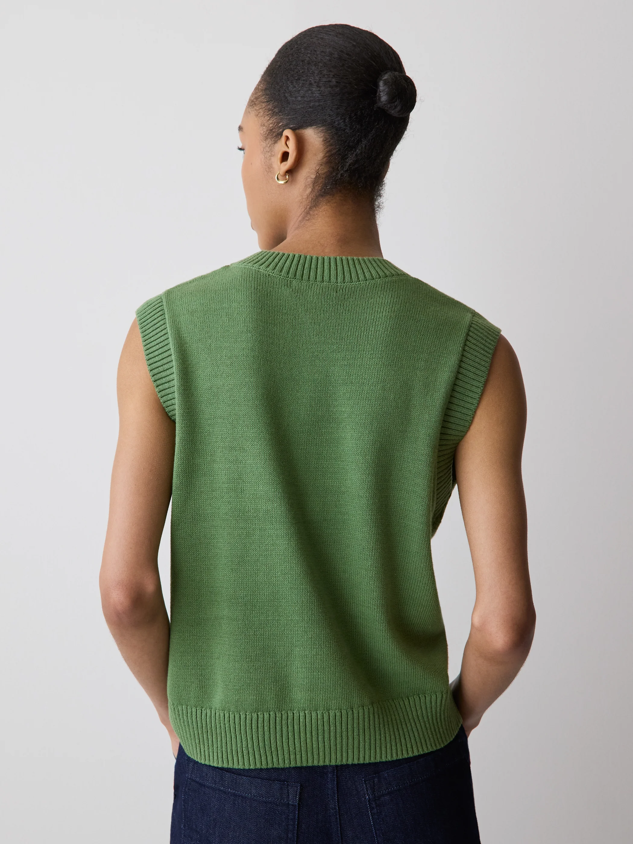 Sleeveless Crew-Neck Sweater Vest - Image 8