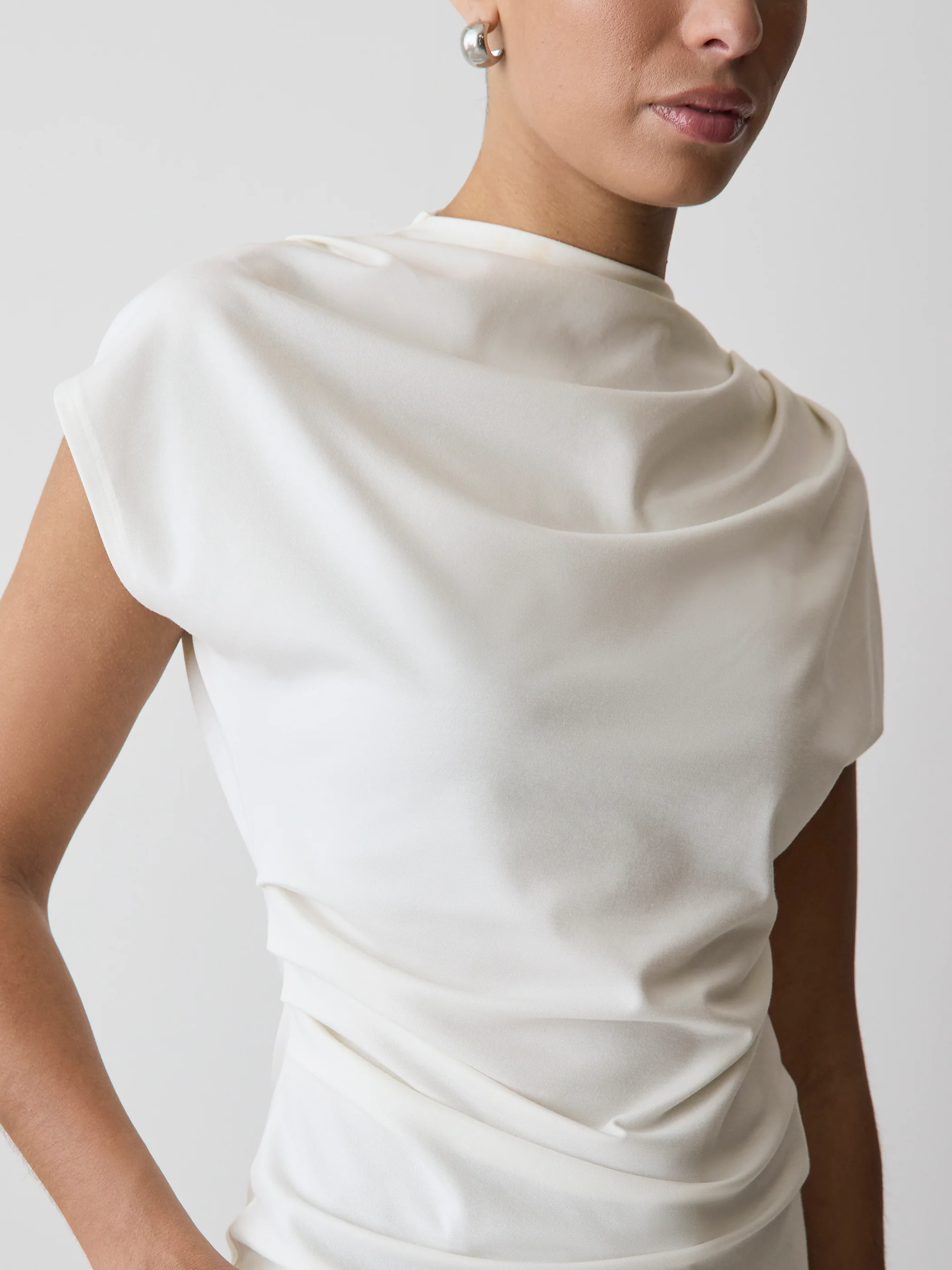 Extended-Sleeve Crew-Neck Draped Top - Image 4