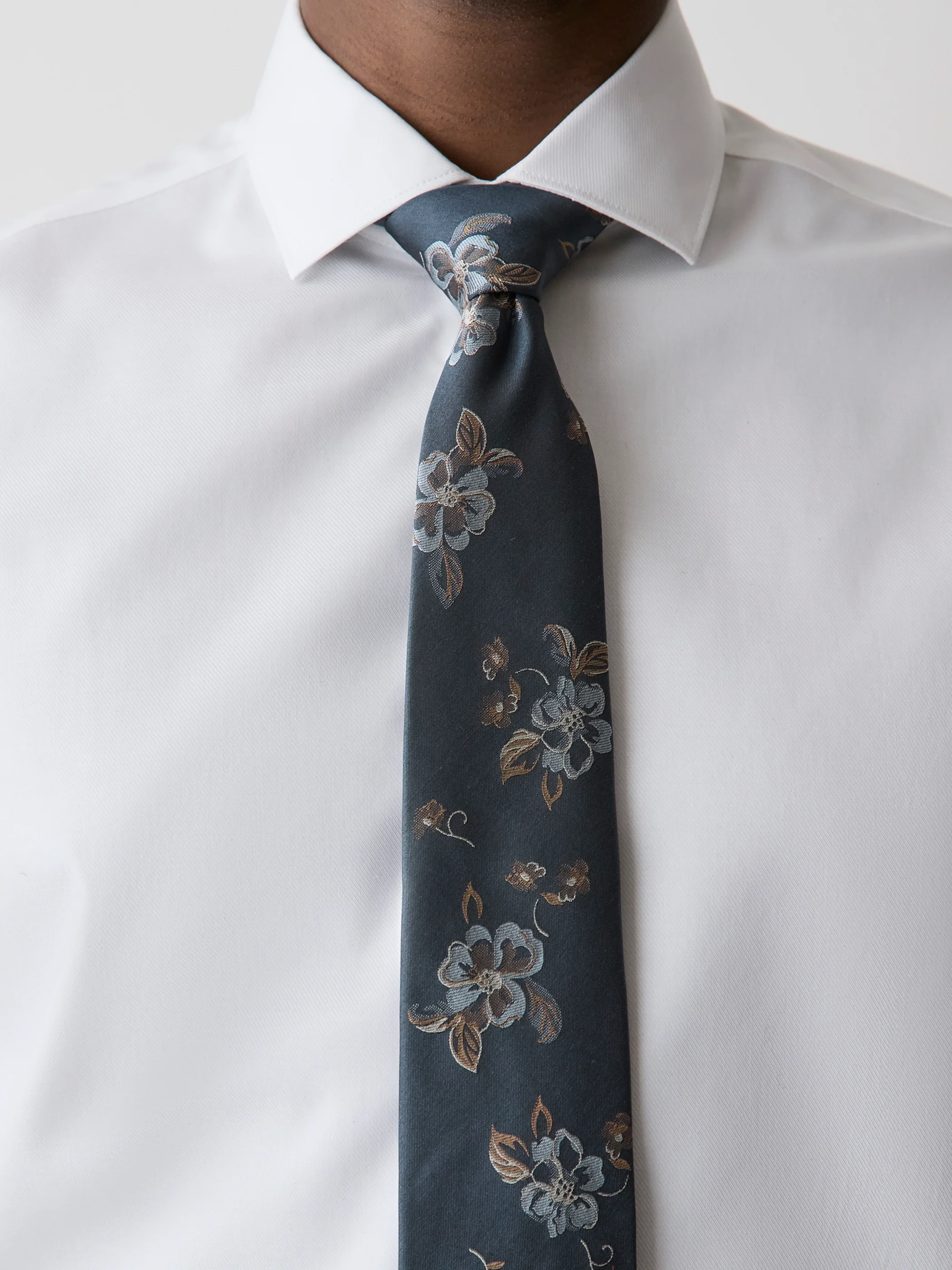 Regular Tie with Floral Pattern - Image 2