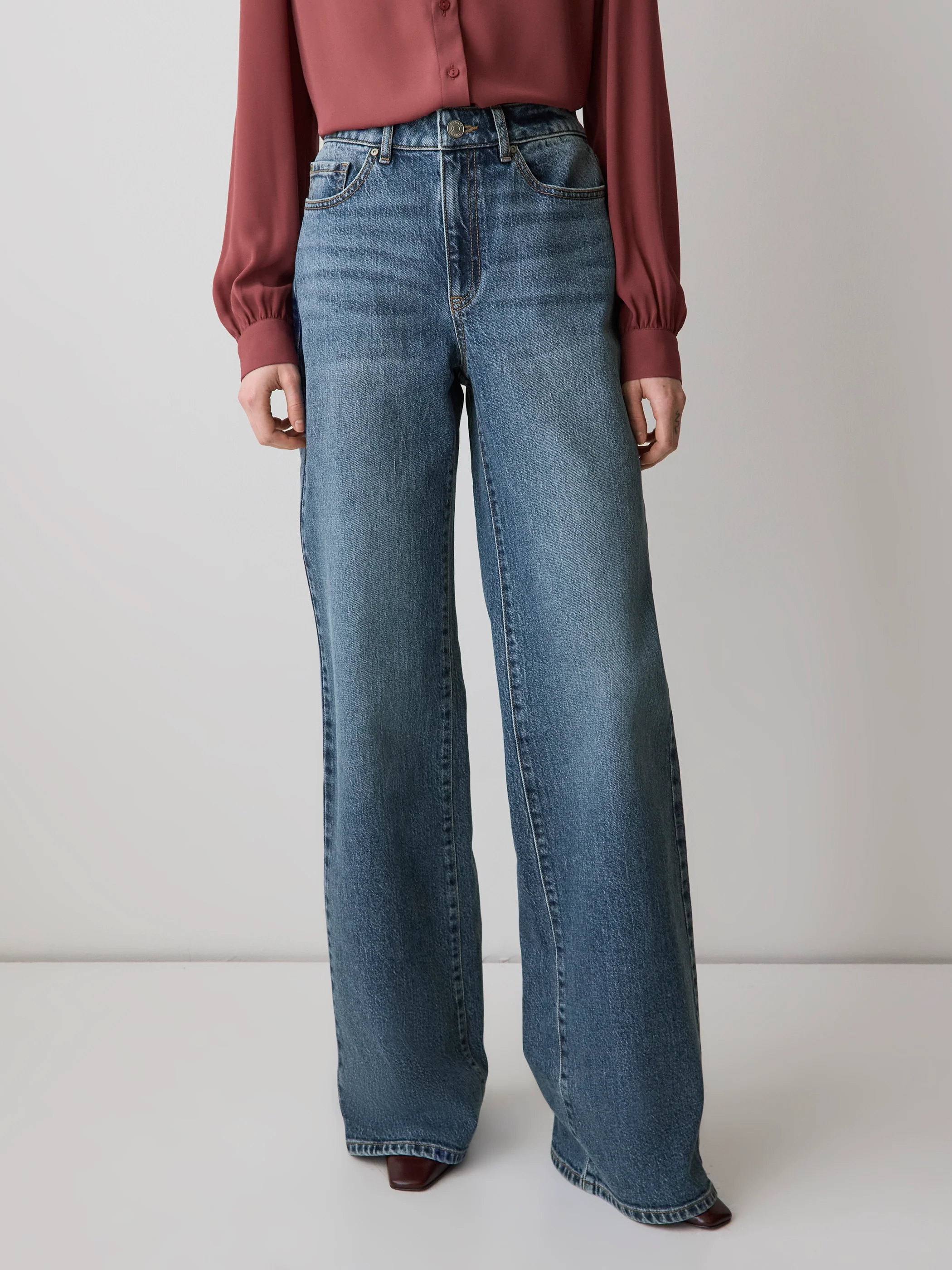 High-Rise Wide-Leg Jeans - Image 7