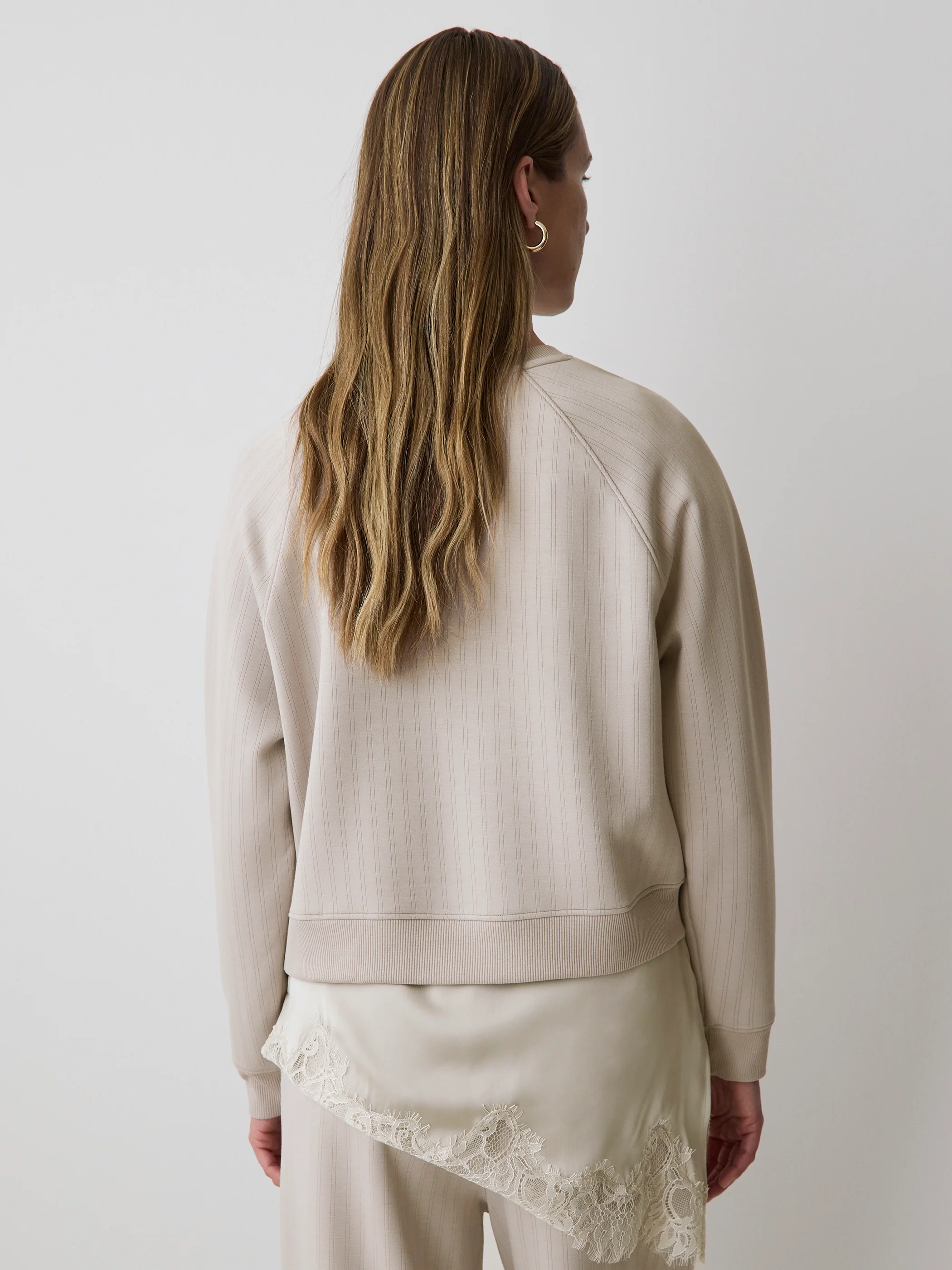 Long-Raglan-Sleeve Crew-Neck Top - Image 4