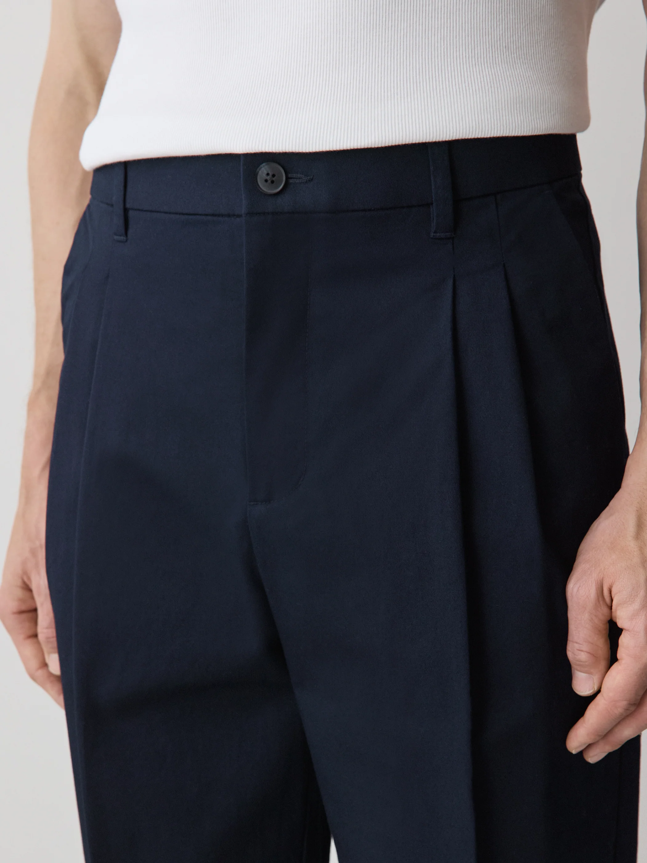 Loose Straight-Leg Pleated Chino Pant - Image 10