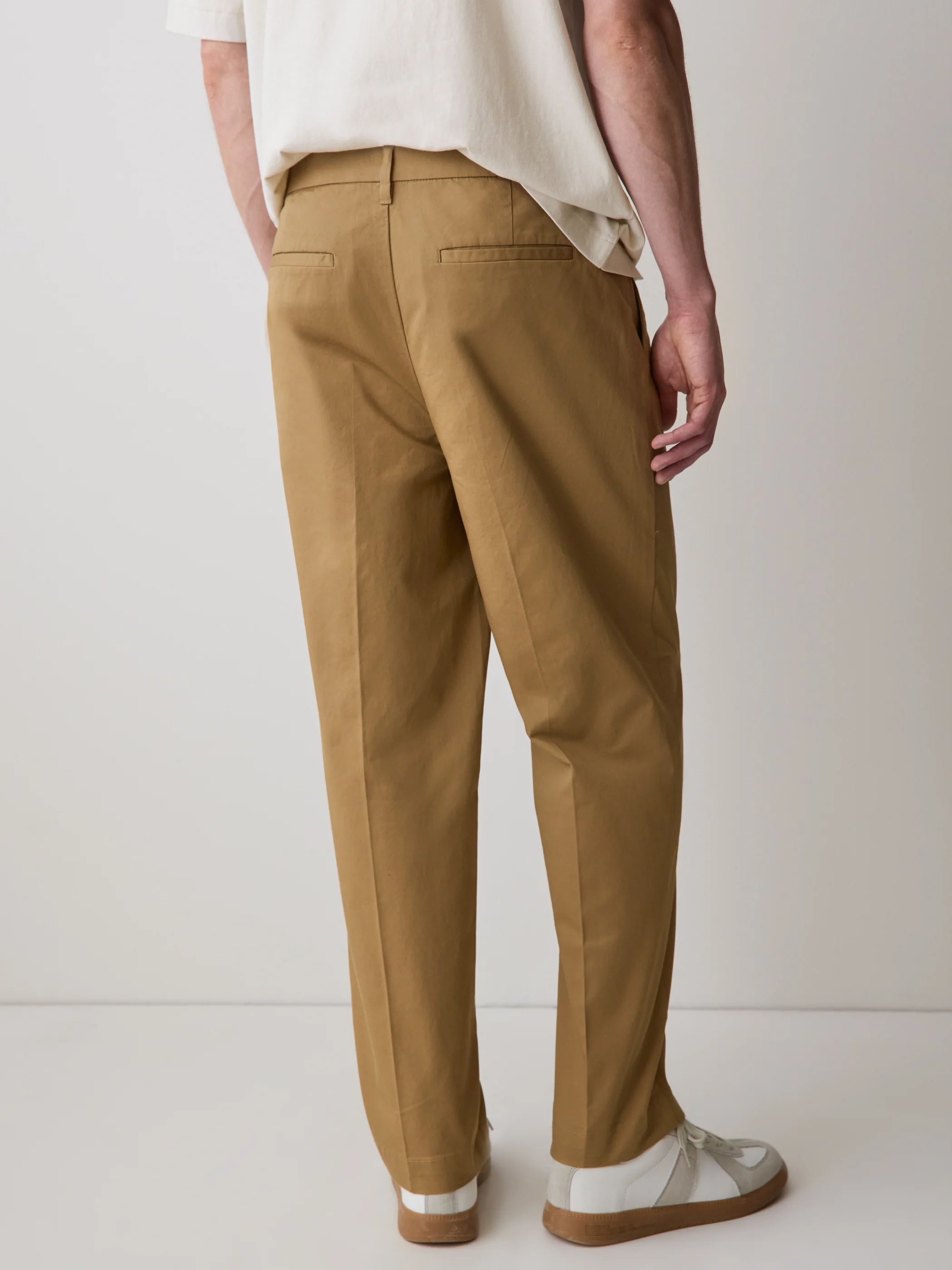 Loose Straight-Leg Pleated Chino Pant - Image 3