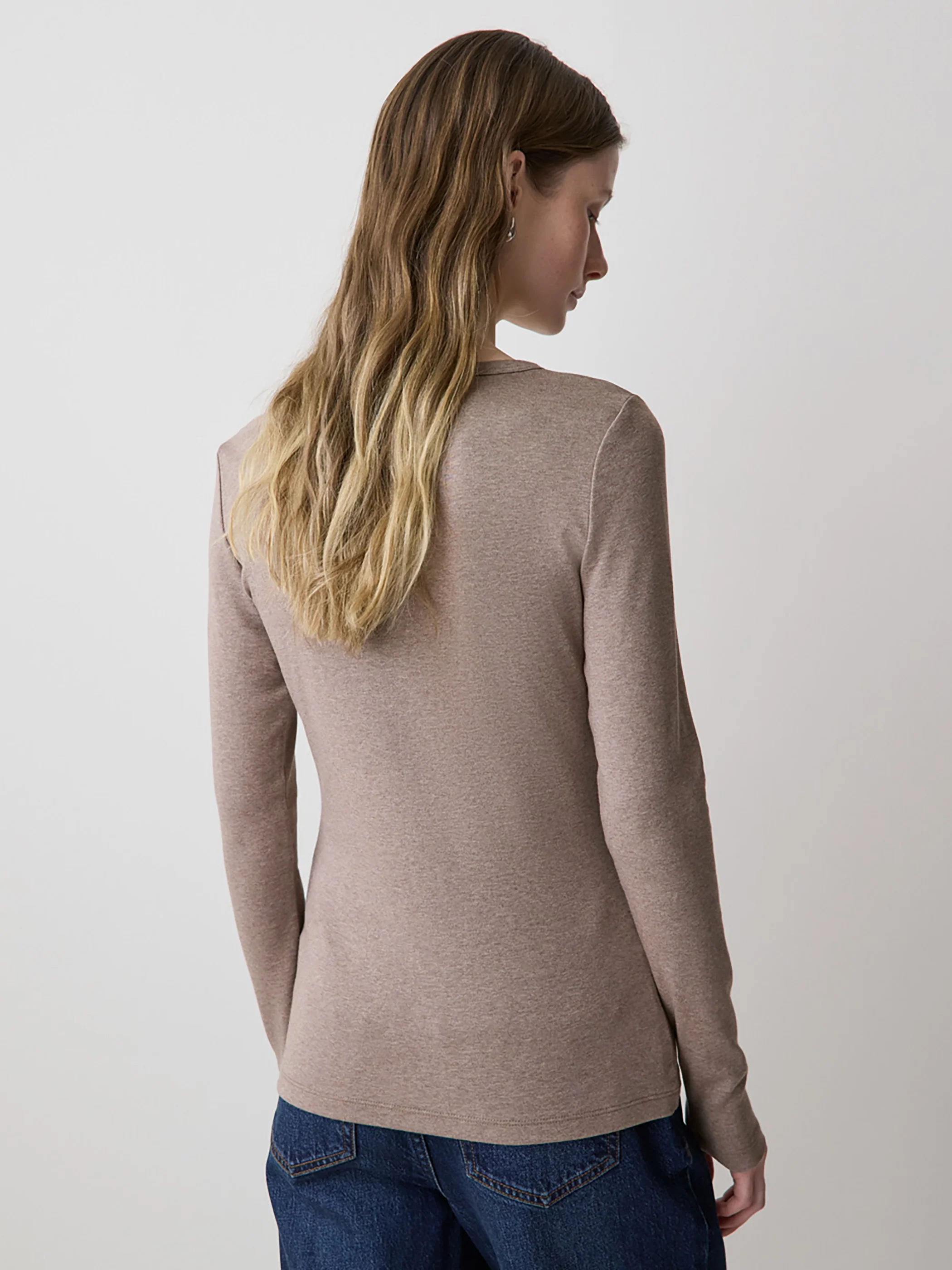 Luxe Knit Long-Sleeve Crew-Neck Fitted Ribbed Tee - Image 3