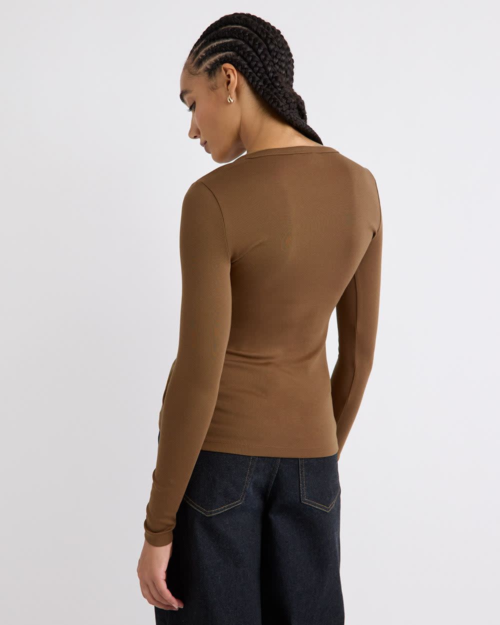 Luxe Knit Long-Sleeve Crew-Neck Fitted Ribbed Tee - Image 8
