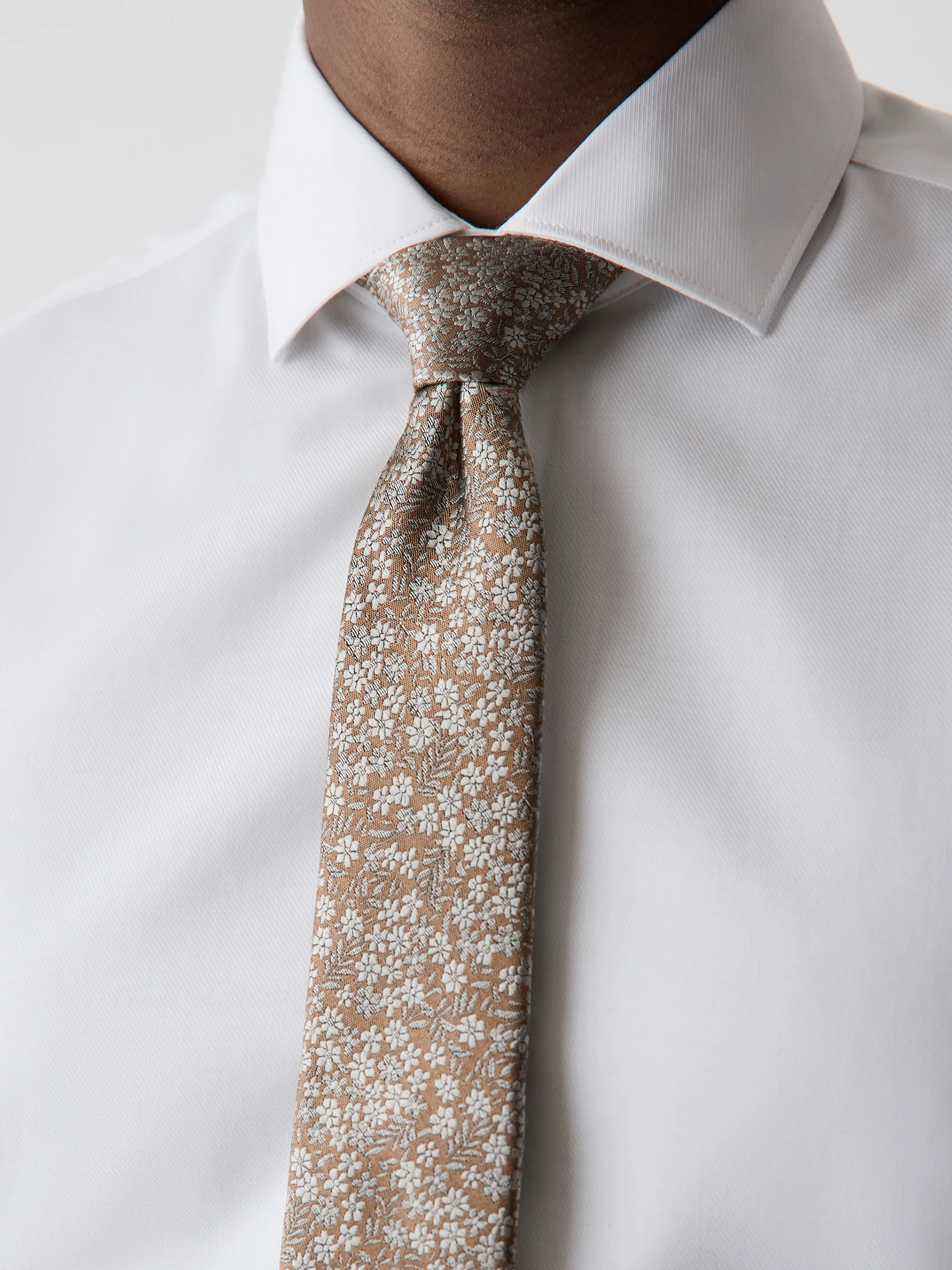 Regular Tie with Tonal Floral Pattern - Image 2