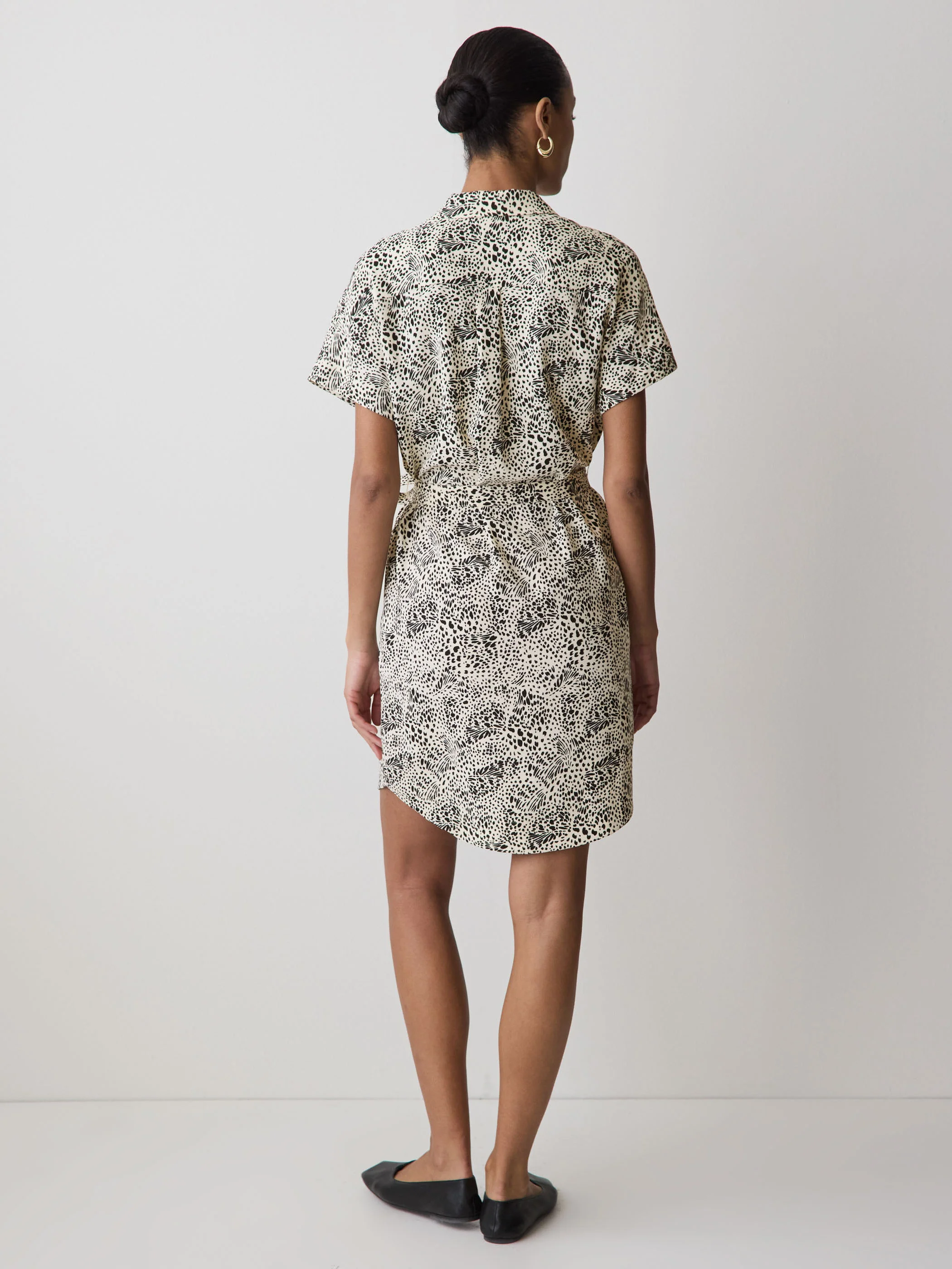 Short-Sleeve Buttoned-Down Midi Dress with Shirt Collar - Image 15