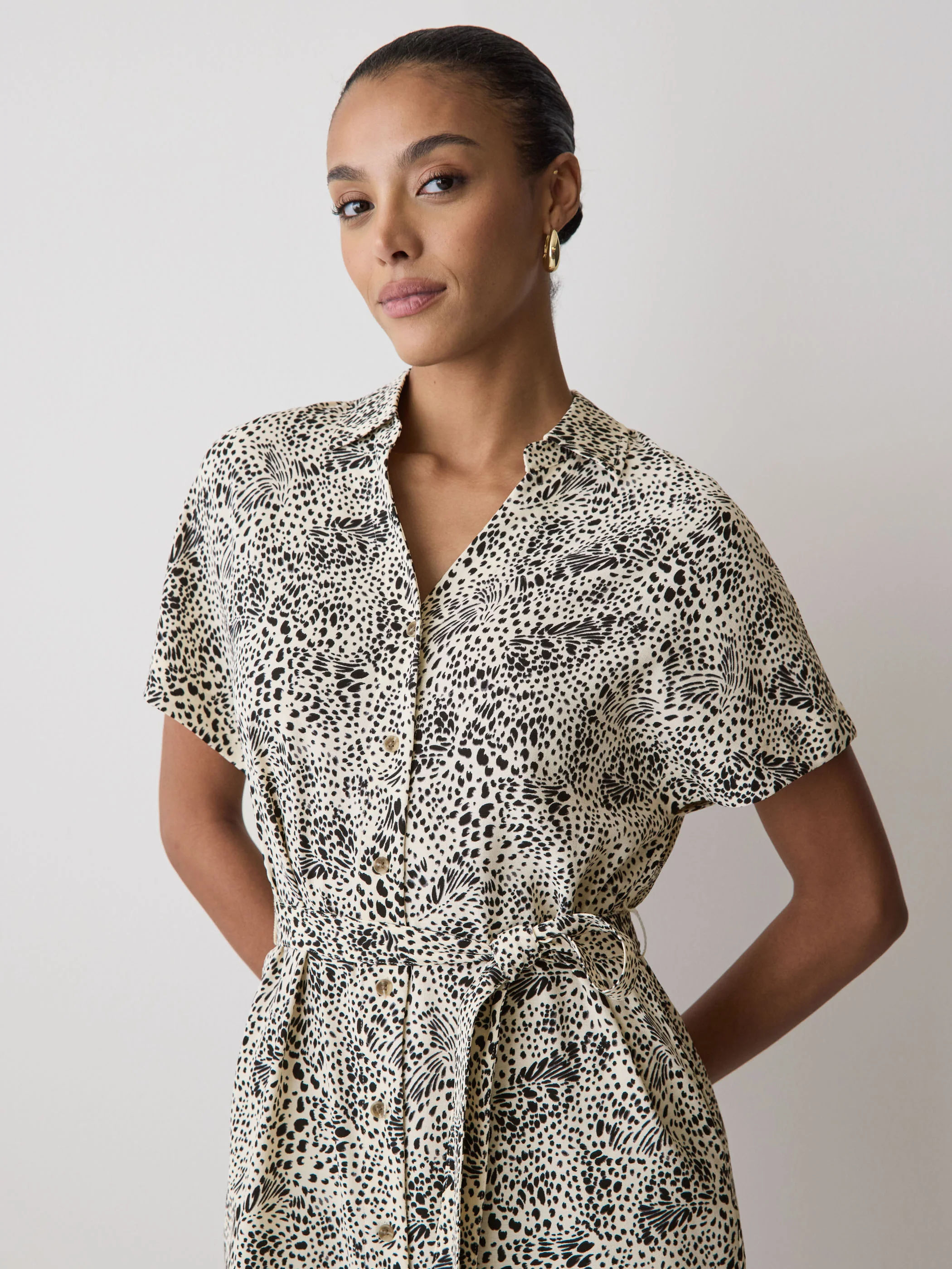 Short-Sleeve Buttoned-Down Midi Dress with Shirt Collar - Image 16