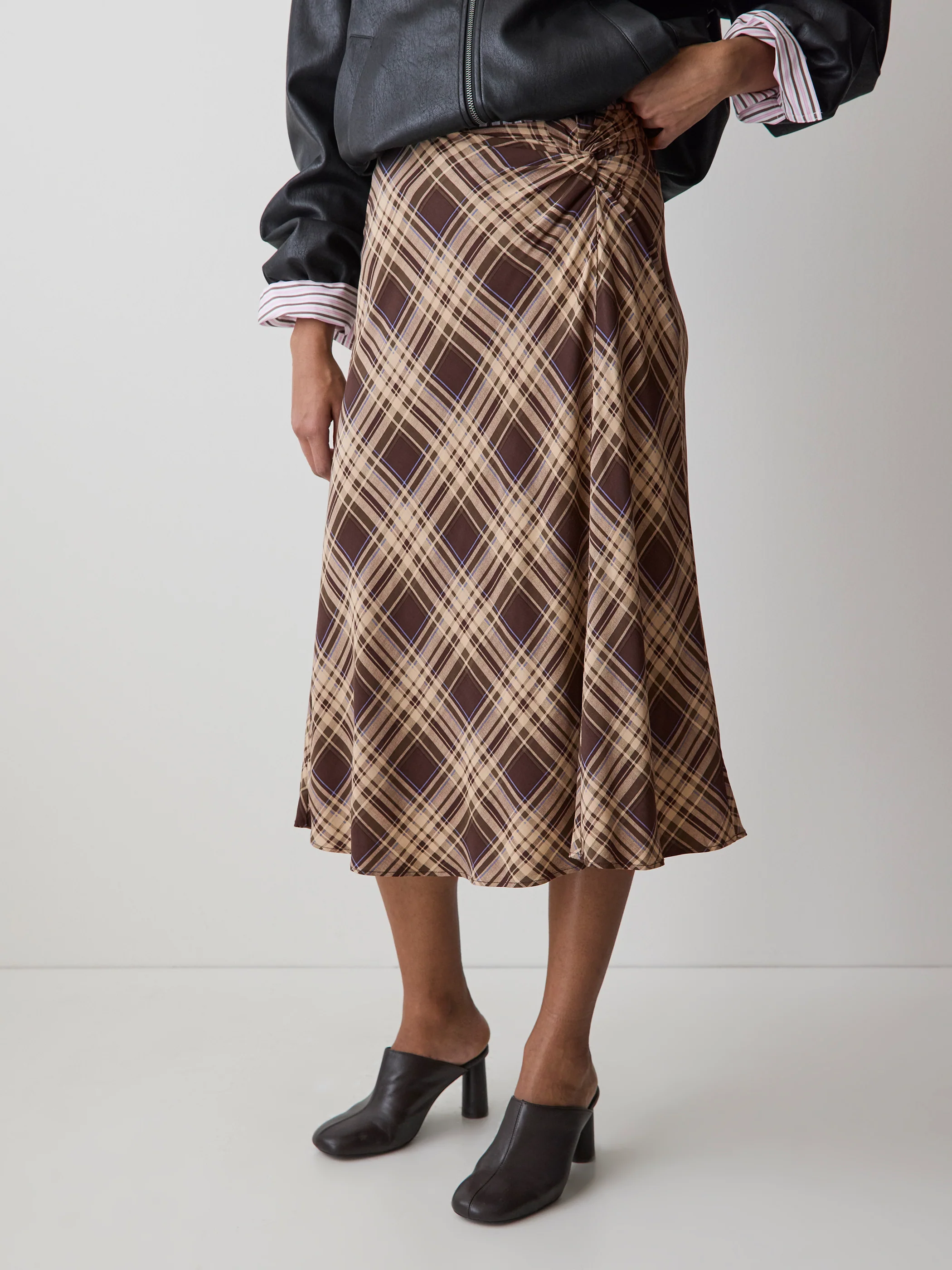 High-Rise A-Line Midi Skirt with Cinched Knotted Detail - Image 3