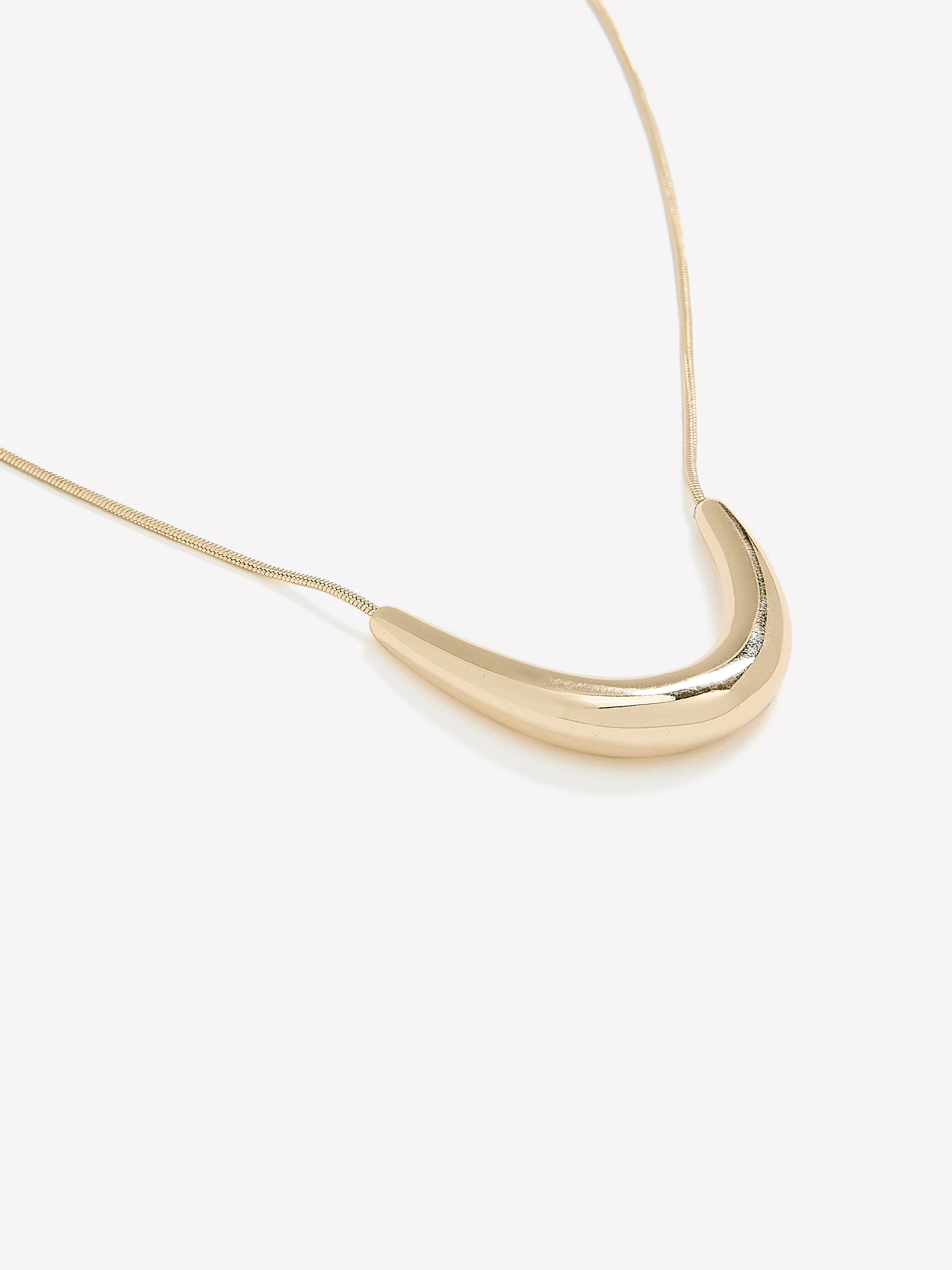 Short Necklace with Metal Pendant - Image 4