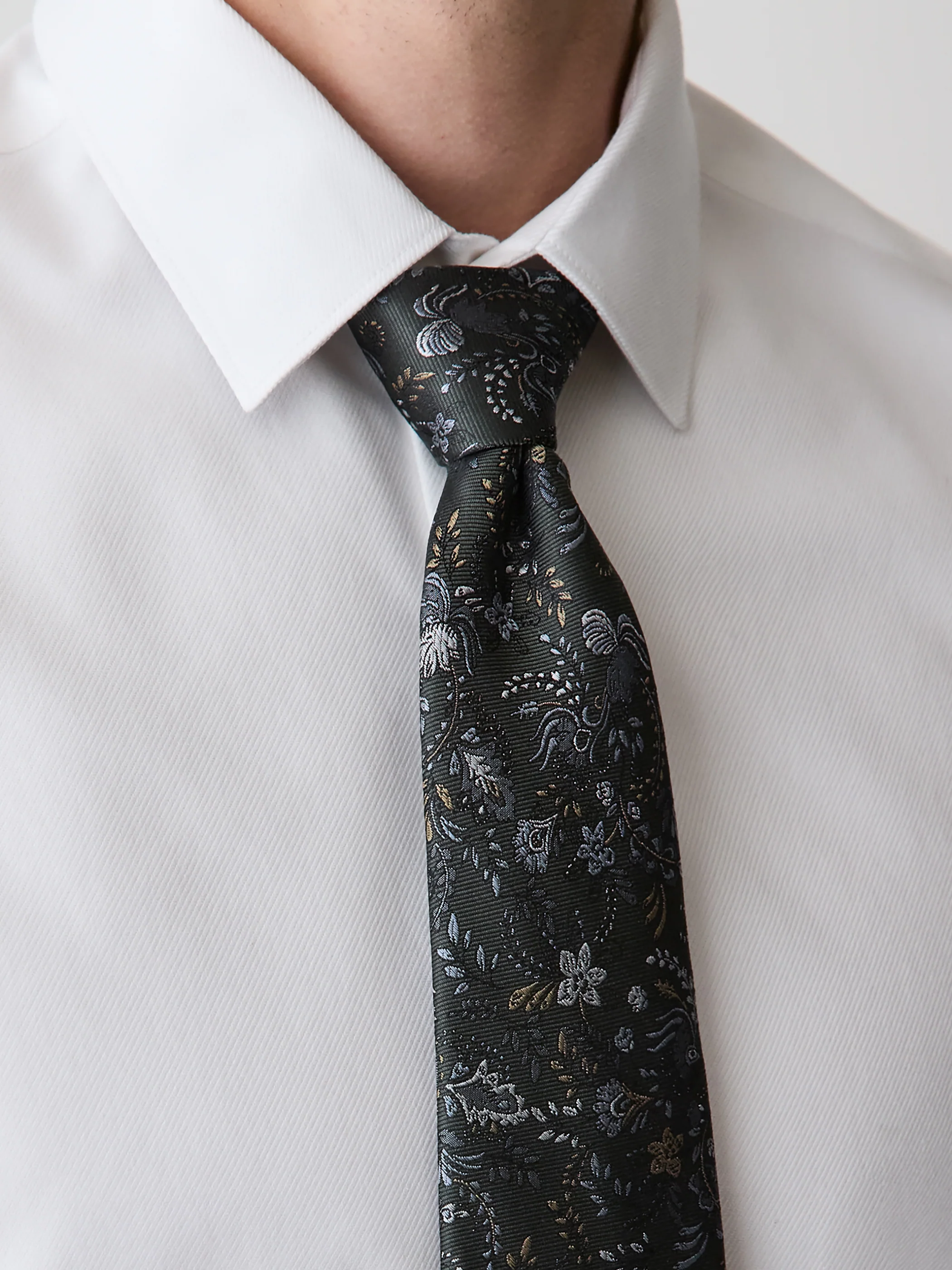 Green Regular Tie with Floral Pattern - Image 3