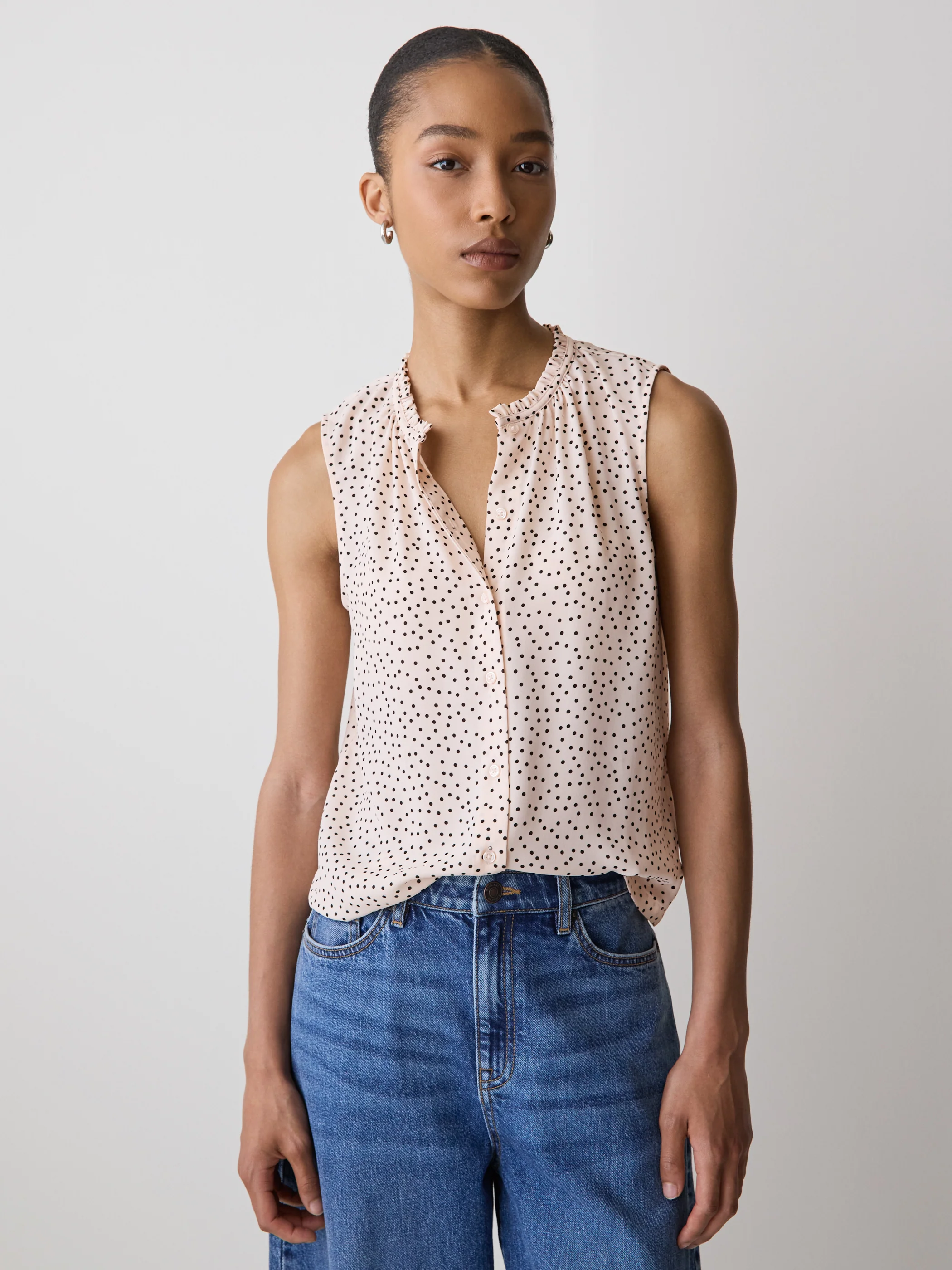 Sleeveless Buttoned-Down Blouse - Image 11