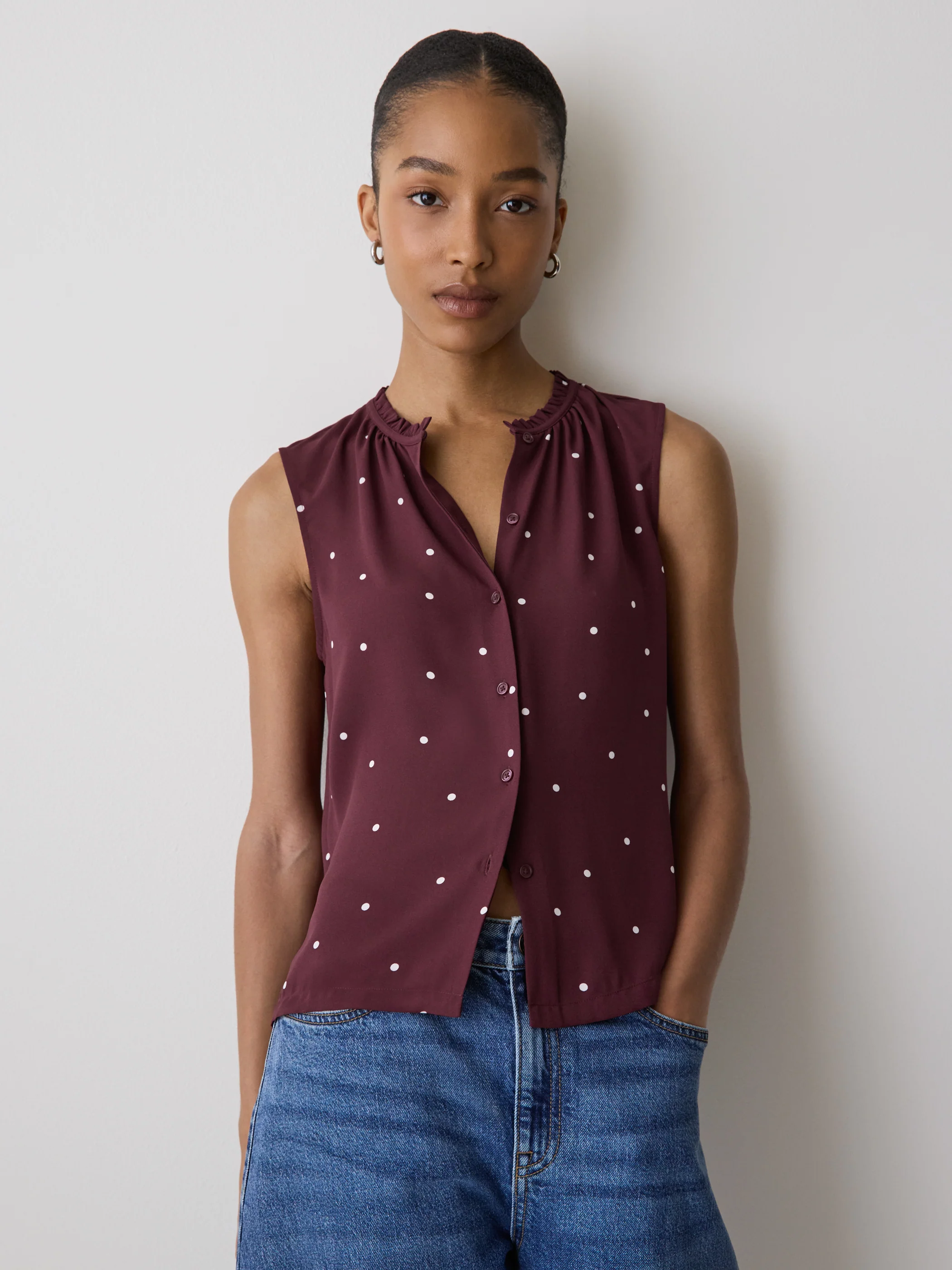 Sleeveless Buttoned-Down Blouse - Image 6