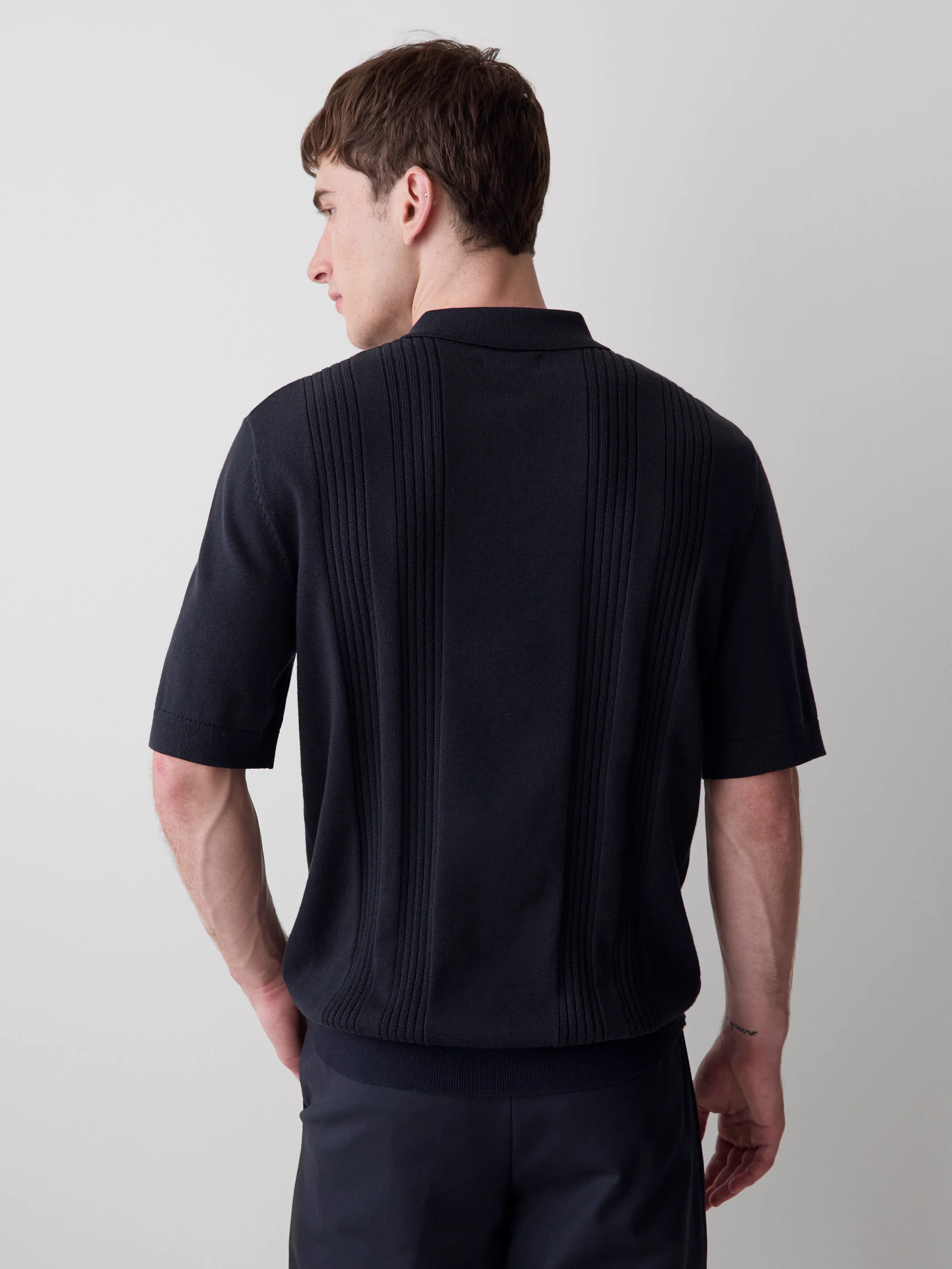 Short-Sleeve Cotton Polo with Vertical Stitches - Image 21