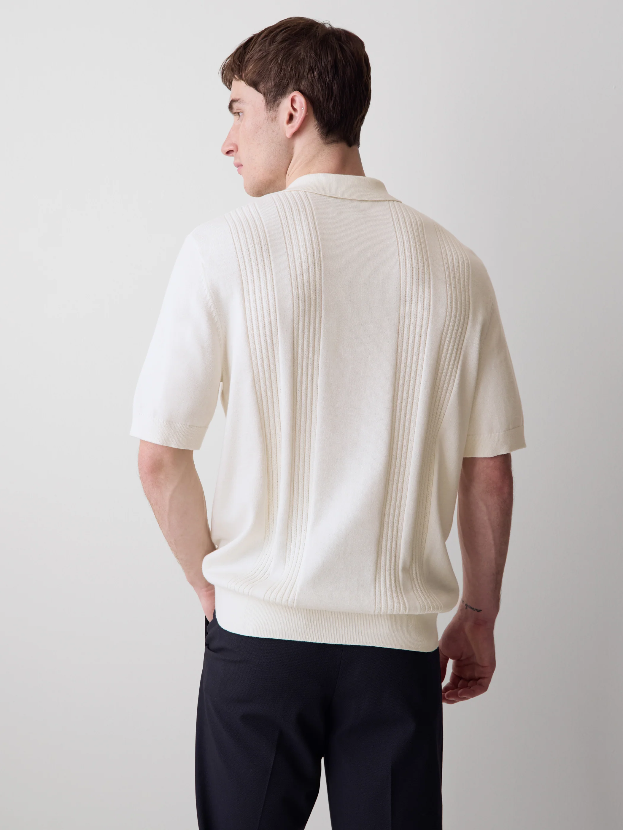 Short-Sleeve Cotton Polo with Vertical Stitches - Image 9