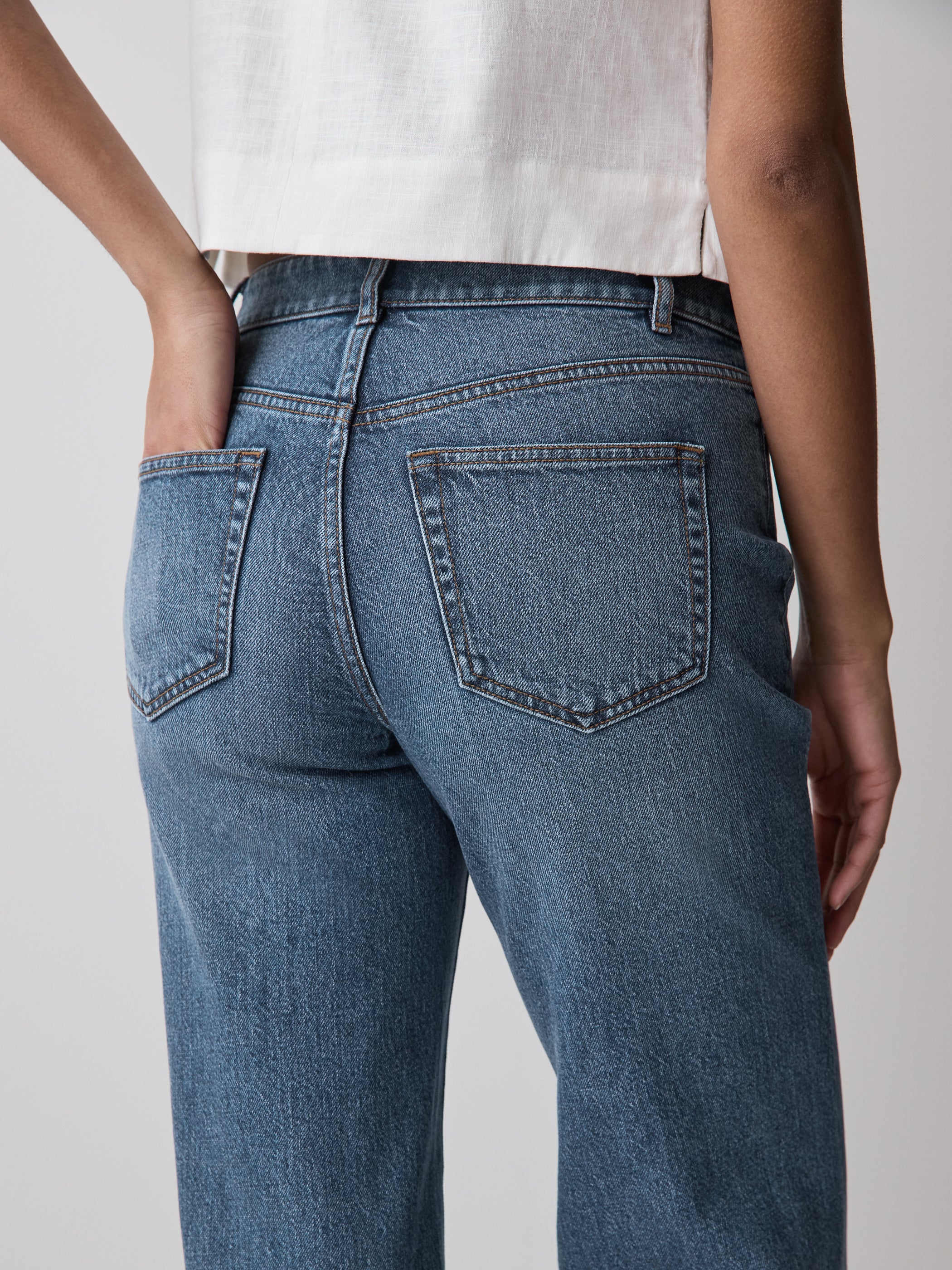High-Rise Wide-Leg Jeans - Image 4