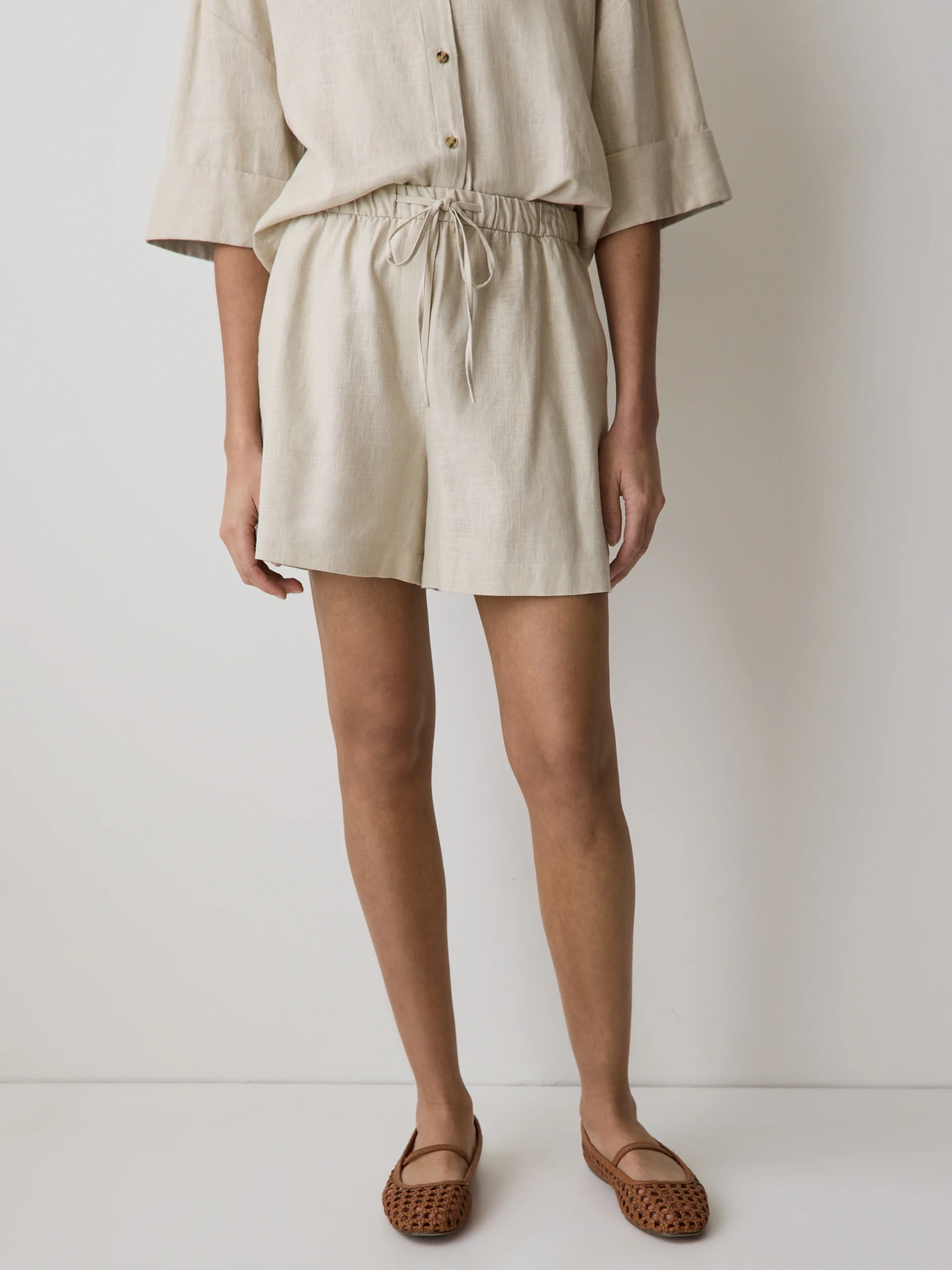 Linen-Blend Mid-Rise Pull-On Short - Image 25