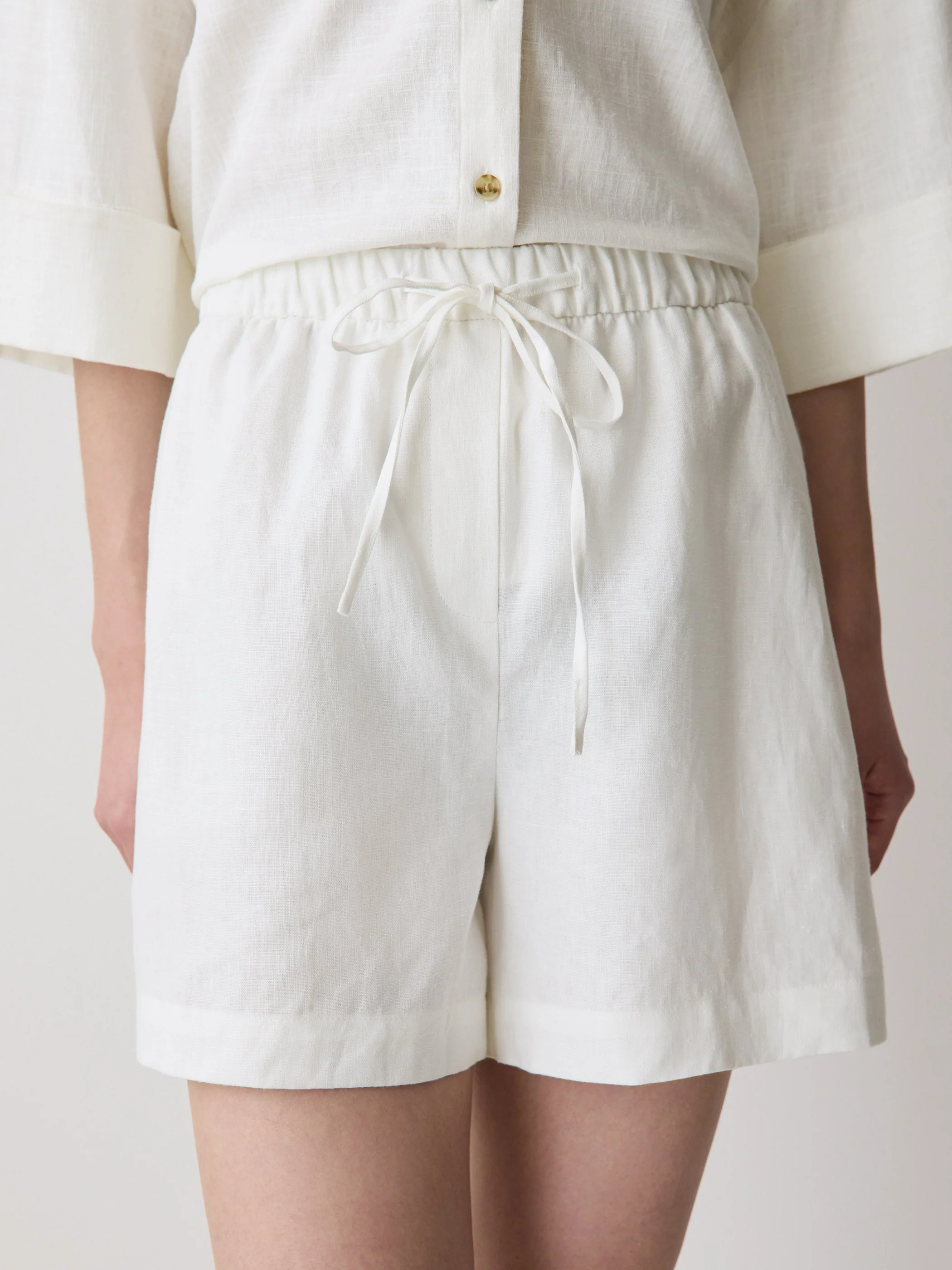 Linen Mid-Rise Pull-On Short - Image 4